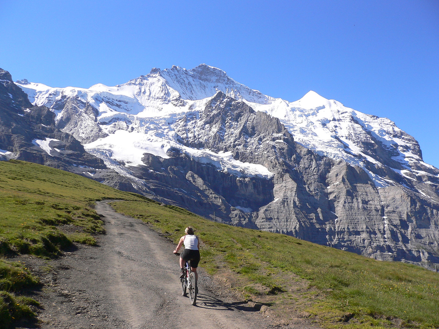 eigergletscher-uphill.jpg