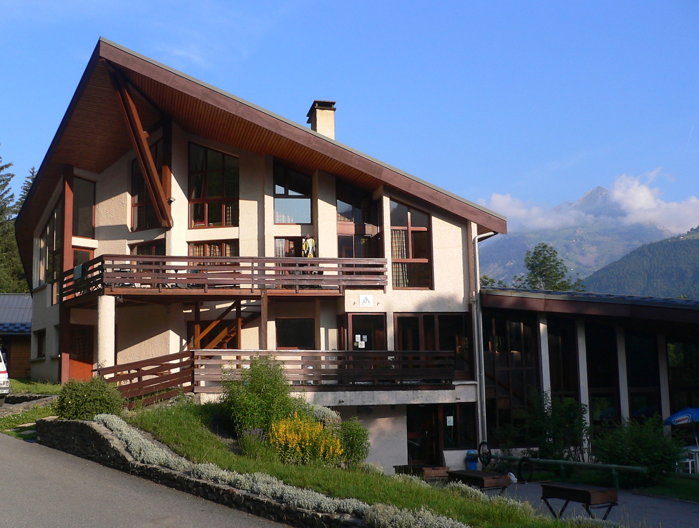hostel-laverdache.jpg