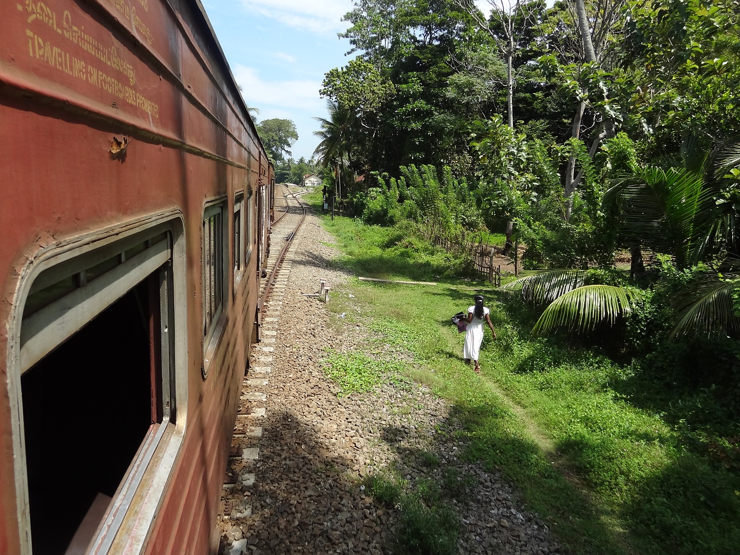 galle-train2.jpg