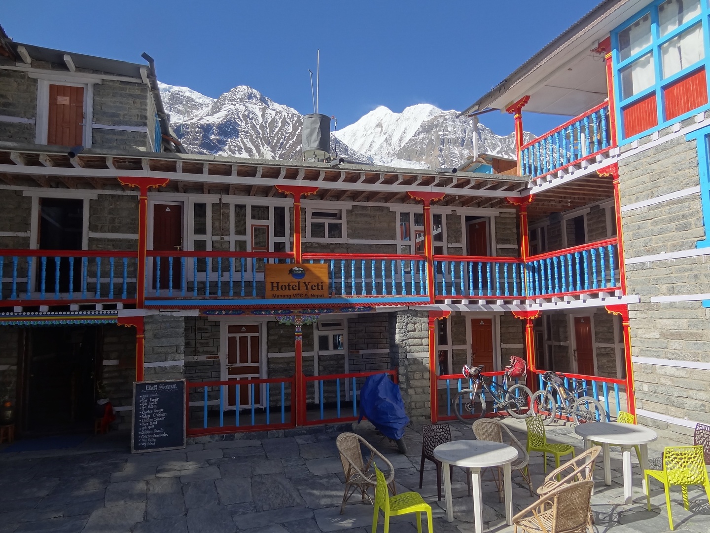 manang-hotelyeti.jpg