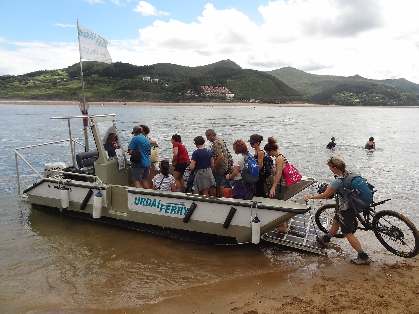 mundaka-ferry1.jpg