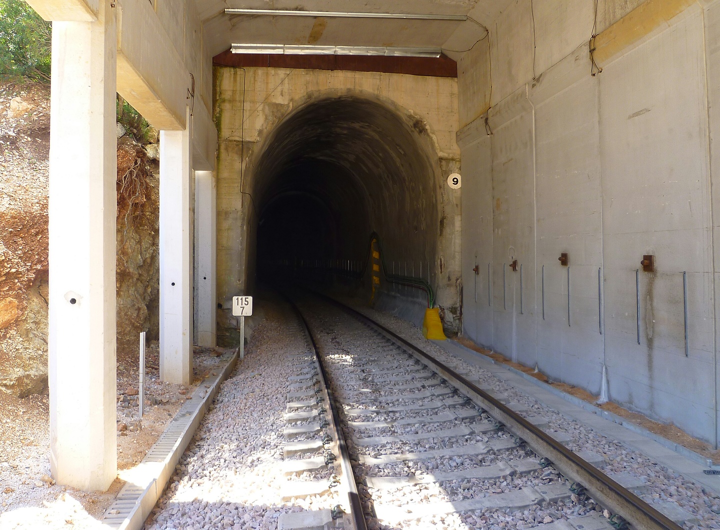 buitreras-tunneleingang.jpg