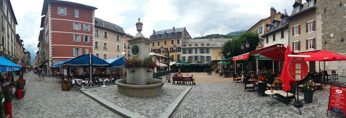 barcelonette-town.jpg