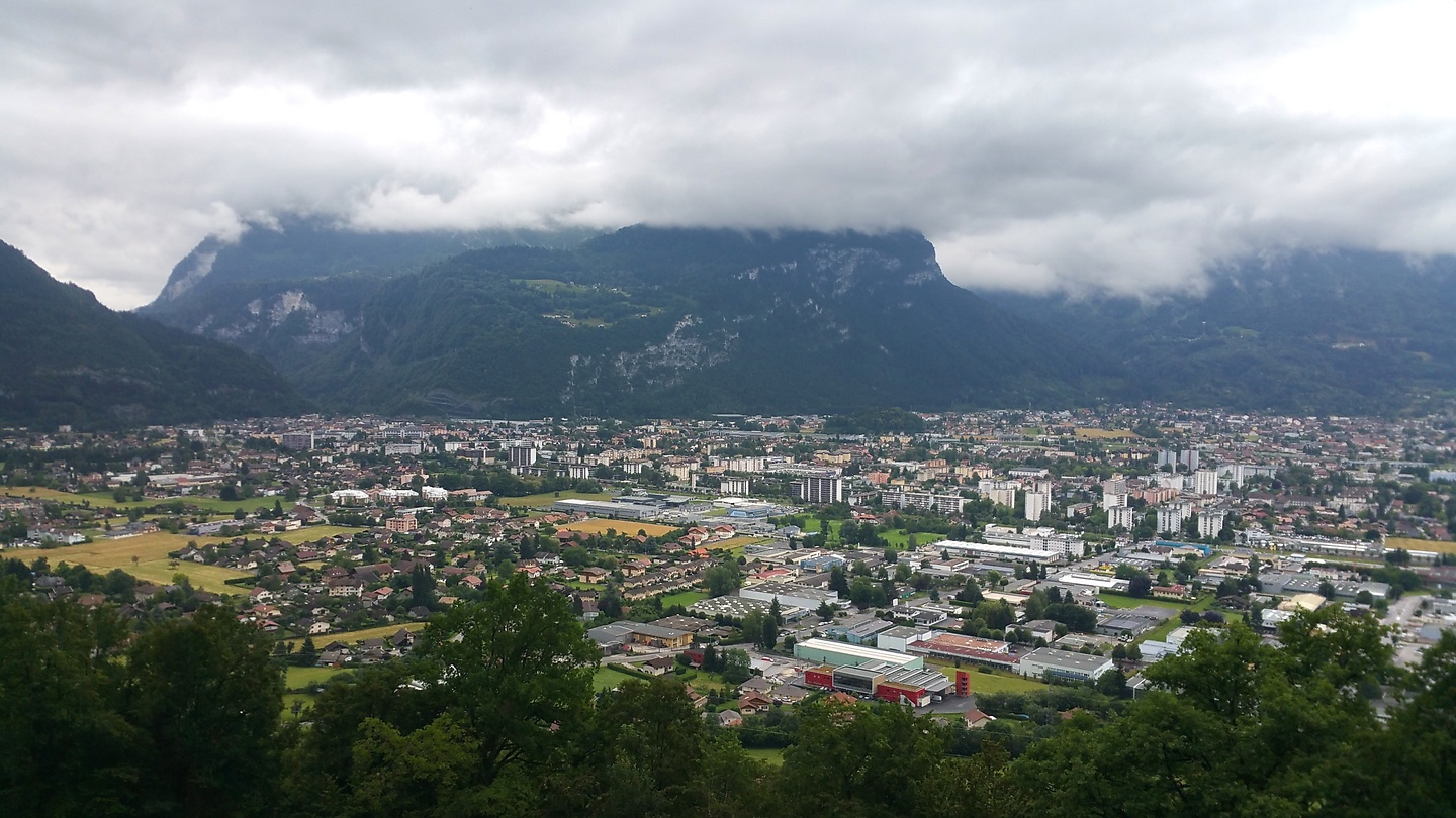 cluses-town.jpg