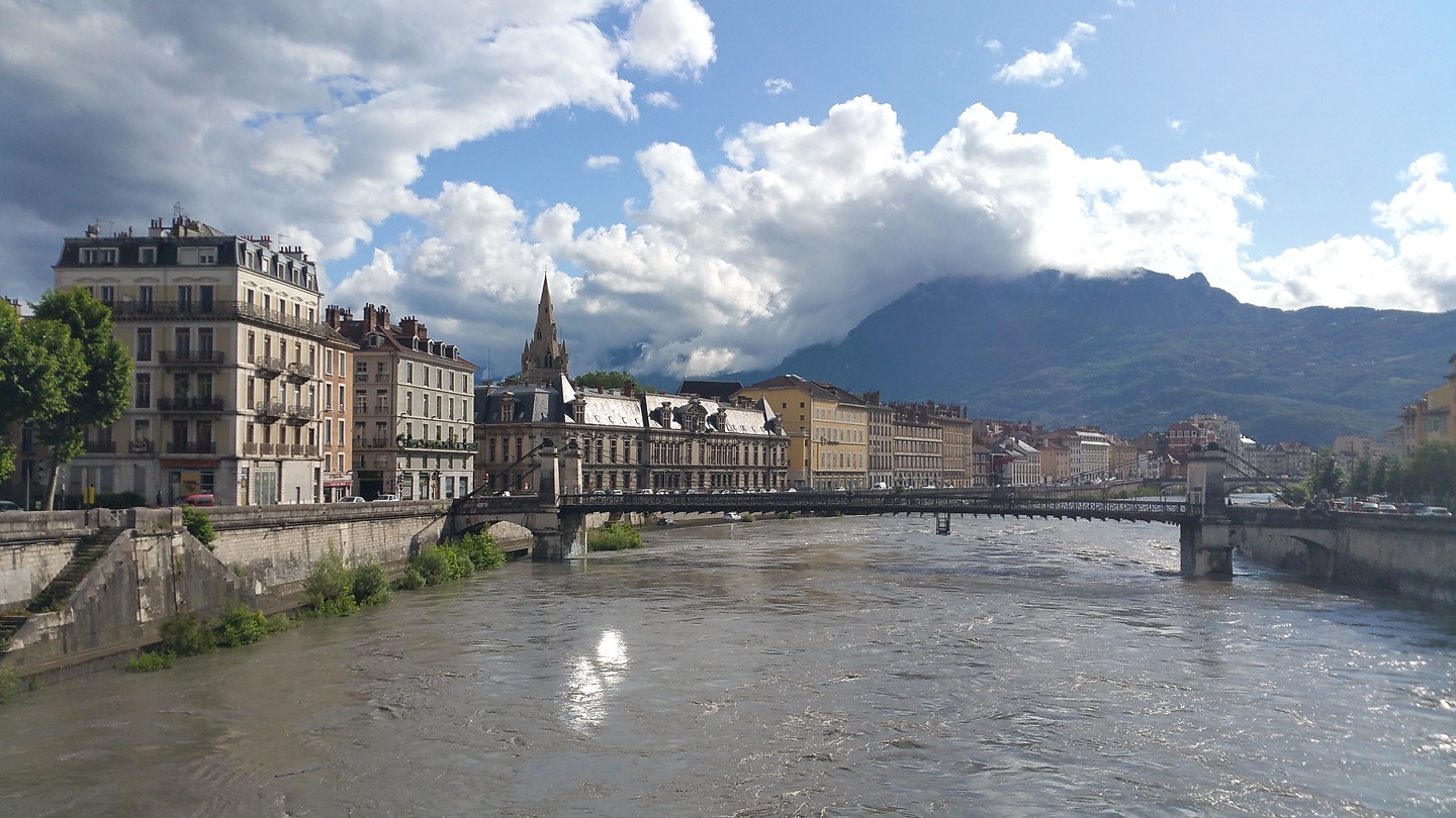 grenoble-bridge.jpg