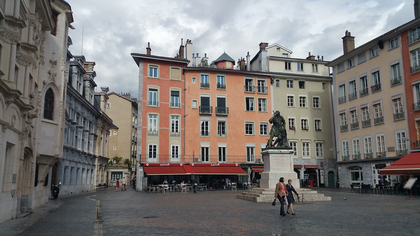 grenoble-plaza.jpg