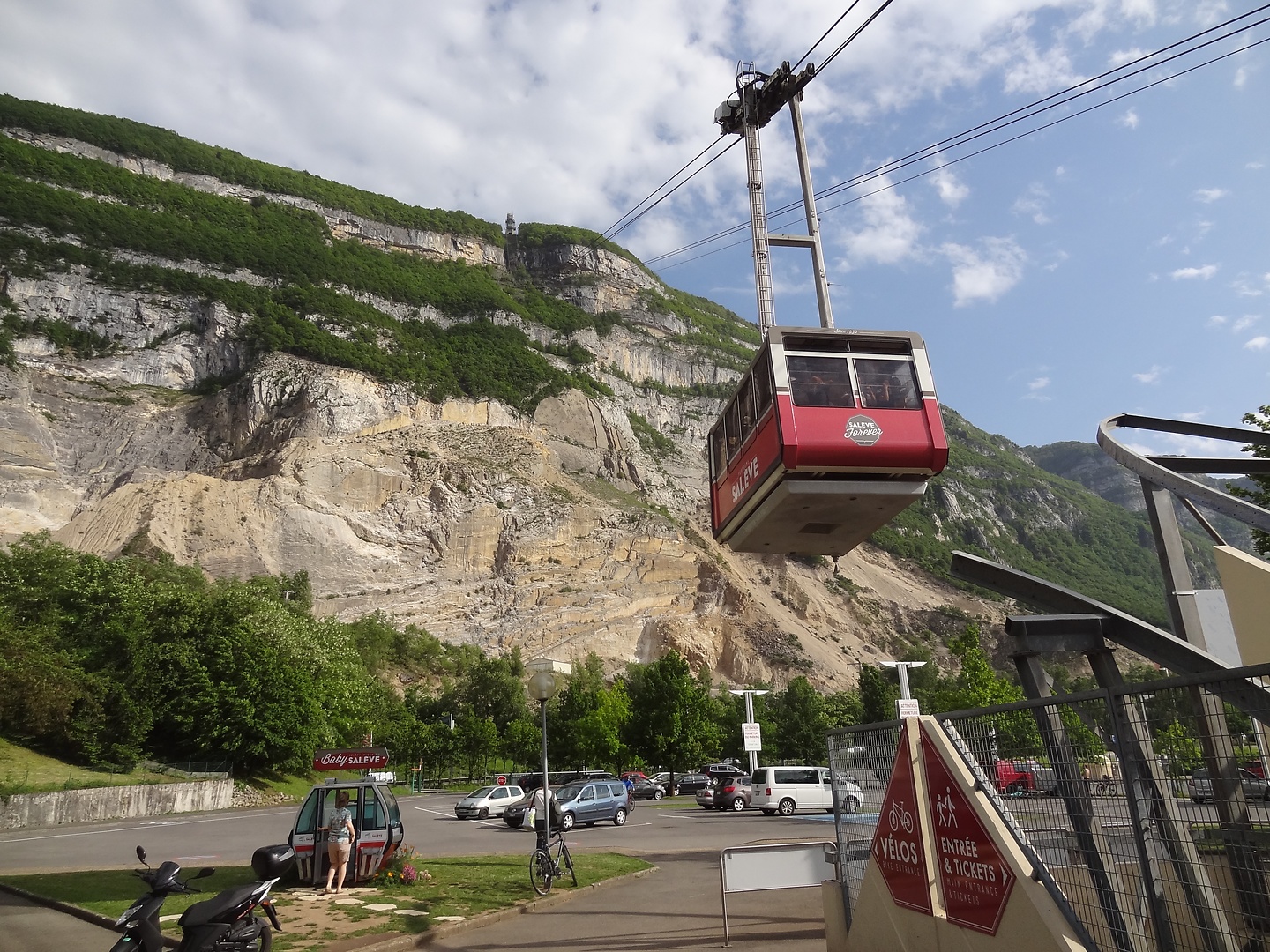 saleve-cablecar.jpg