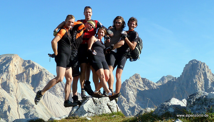 dolomix-stoneposing.jpg