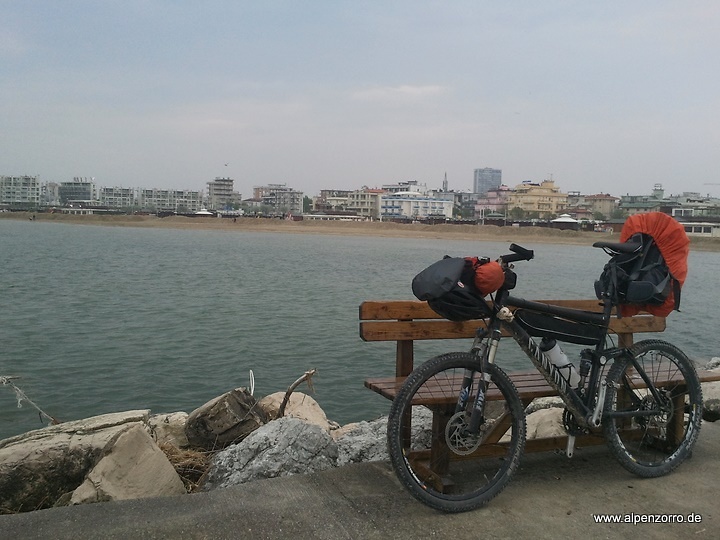 rimini-beach.jpg